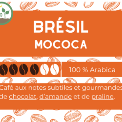 Le Café du Brésil Mococa est un café d'exception issu de l'Agriculture Biologique. Ce café particulier offre une expérience sensorielle unique avec ses notes subtiles et gourmandes de chocolat, d'amande et de praline.